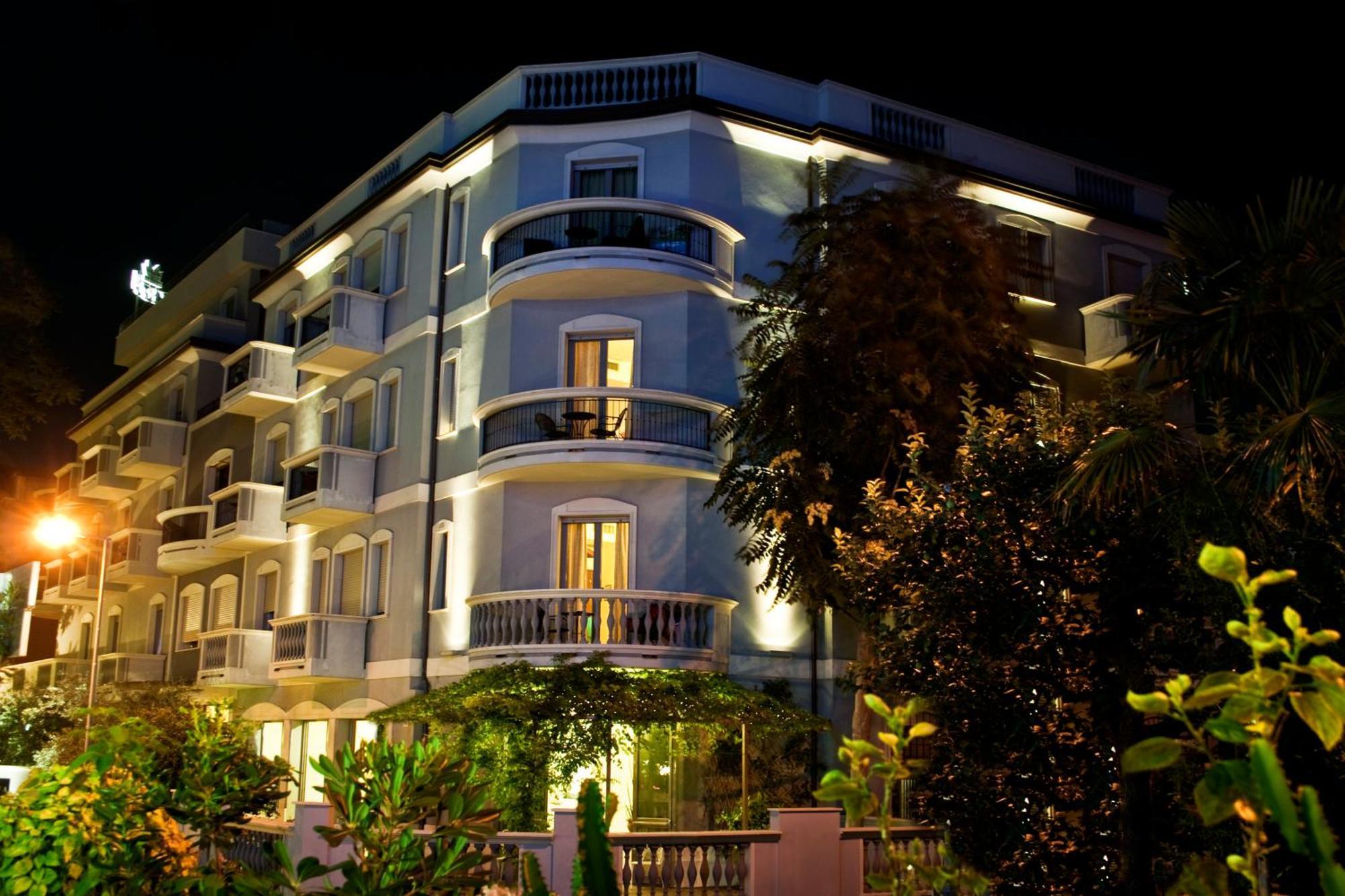 Hotel Sovrana & 4*